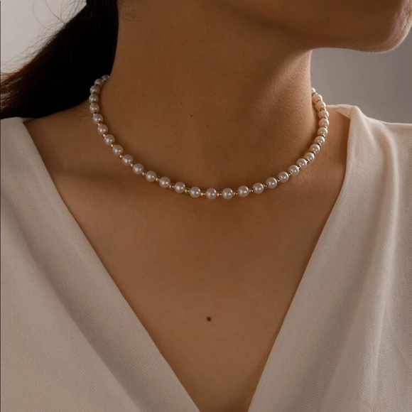 3/$30 💛 Faux Pearl Choker - Picture 6 of 6